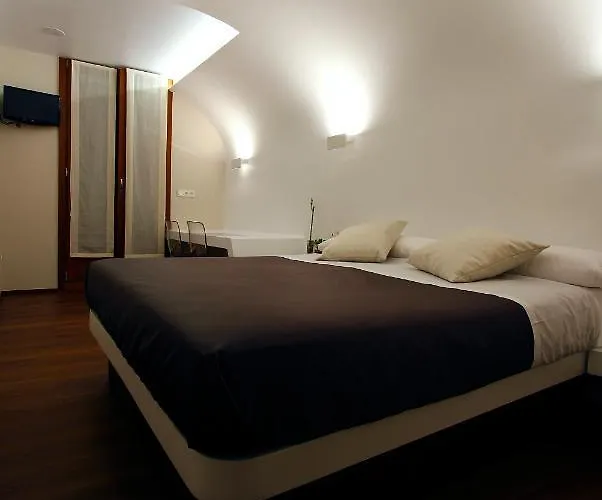 伊图里扎膳食公寓 2*