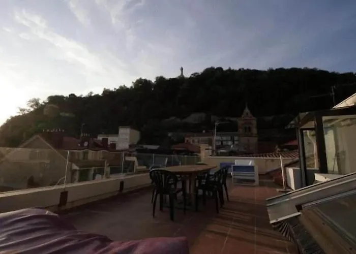 伊图里扎膳食公寓 2*